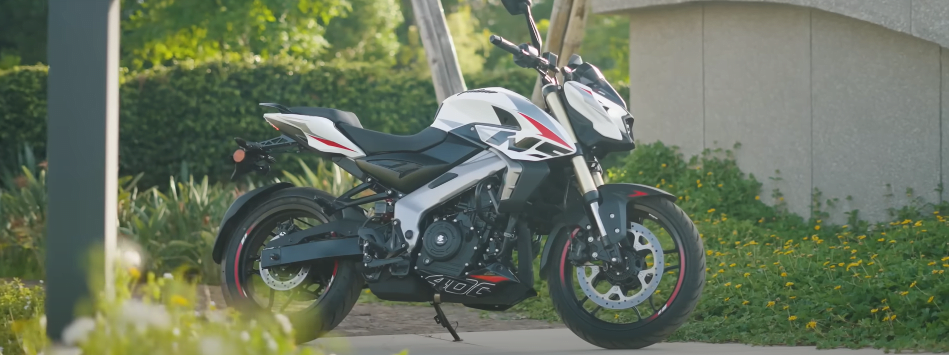 Bajaj NS400Z: Streetfighter का नया आगाज़